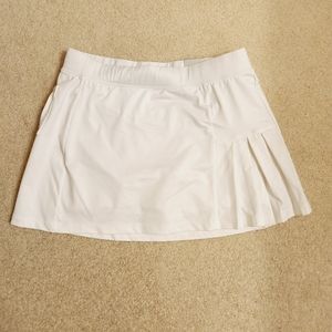 NEW medium white skort by Xersion